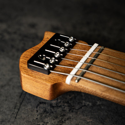 Headless guitars